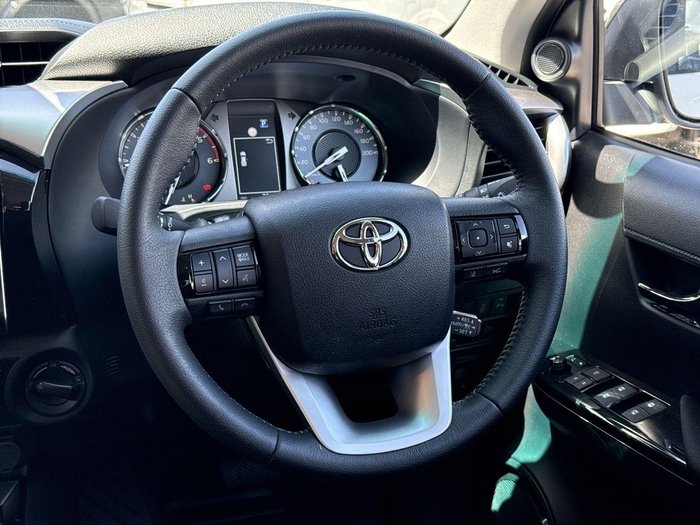 2025 Toyota Hilux SR5 48V
