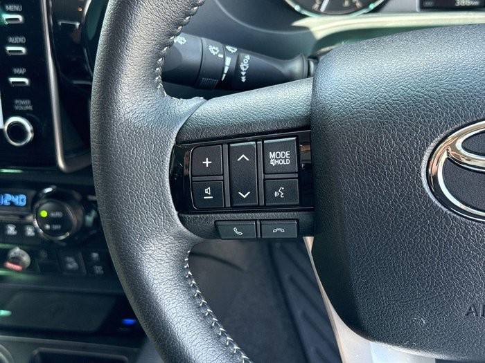 2025 Toyota Hilux SR5 48V