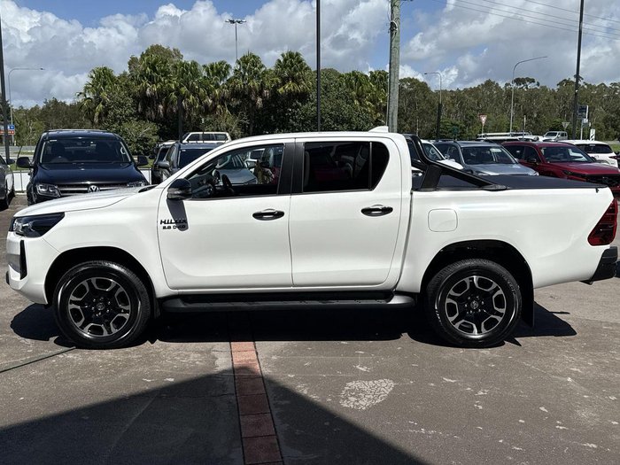 2025 Toyota Hilux SR5 48V