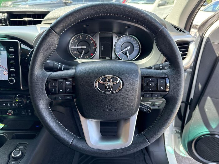 2025 Toyota Hilux SR5 48V