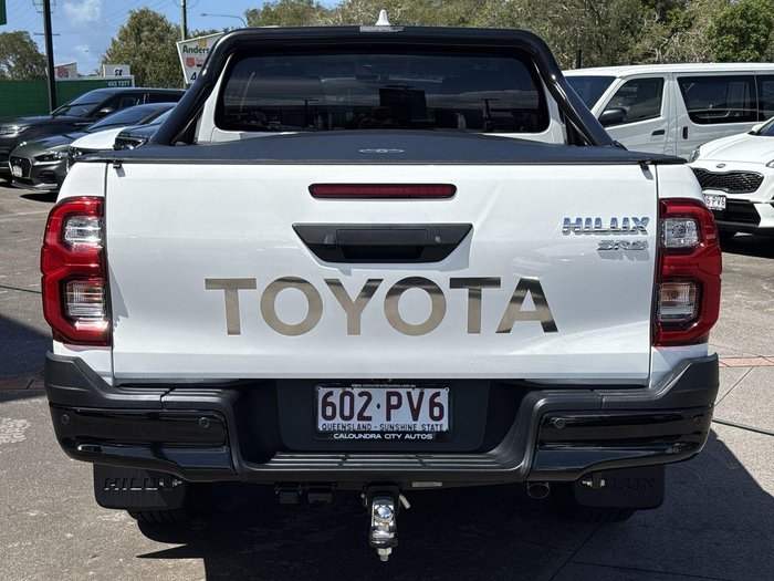 2025 Toyota Hilux SR5 48V