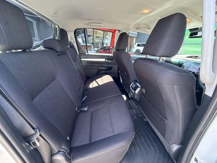 2025 Toyota Hilux SR5 48V
