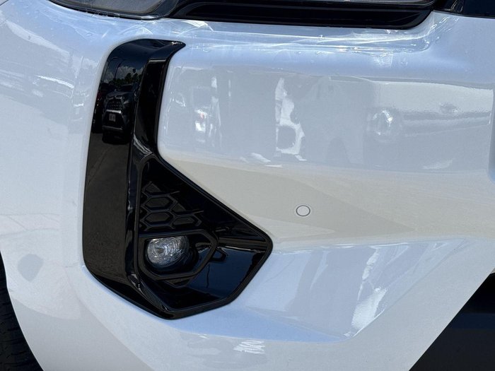 2025 Toyota Hilux SR5 48V