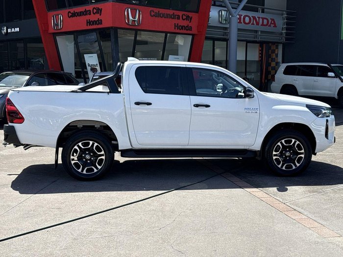 2025 Toyota Hilux SR5 48V