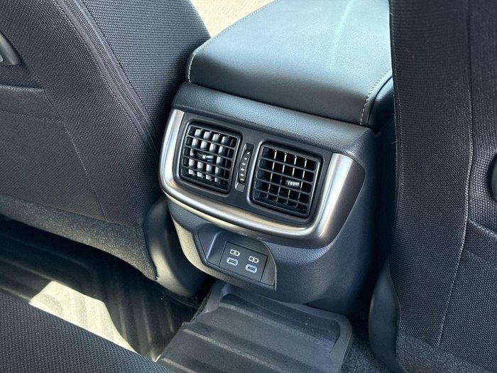 2025 Toyota Hilux SR5 48V