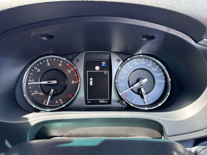 2025 Toyota Hilux SR5 48V