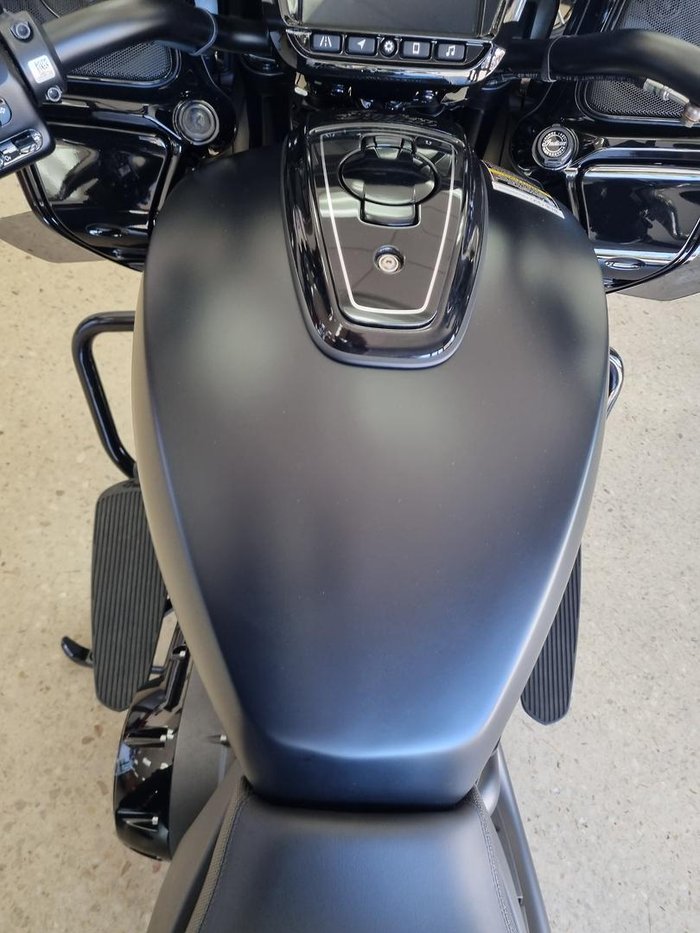 2025 Indian Challenger Dark Horse 112