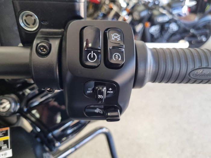 2025 Indian Challenger Dark Horse 112