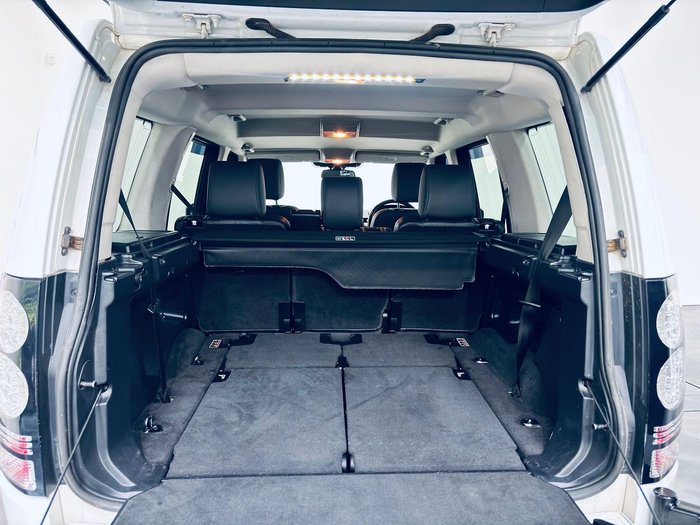 2016 Land Rover Discovery TDV6 Series 4 MY16.5 4X4 Dual Range Fuji White