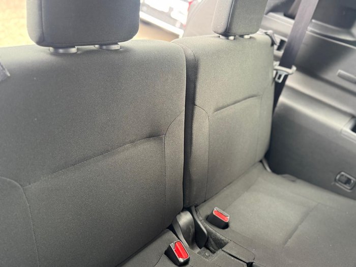 2023 Mitsubishi Outlander ES