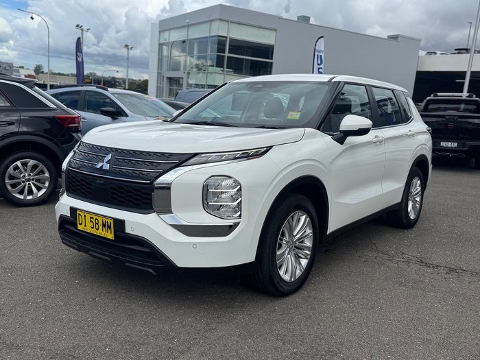 2023 Mitsubishi Outlander ES