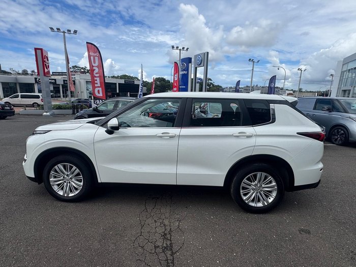 2023 Mitsubishi Outlander ES