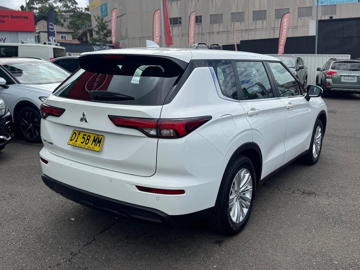 2023 Mitsubishi Outlander ES