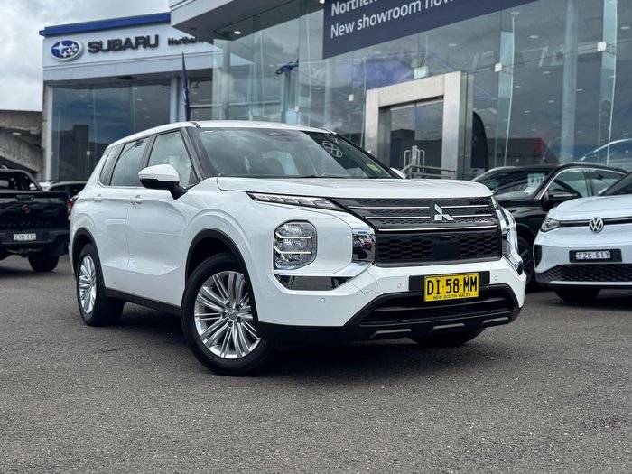2023 Mitsubishi Outlander ES