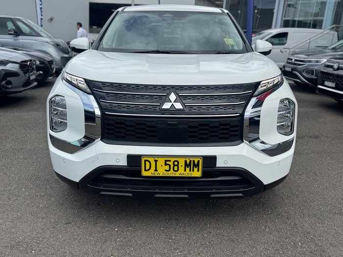 2023 Mitsubishi Outlander ES
