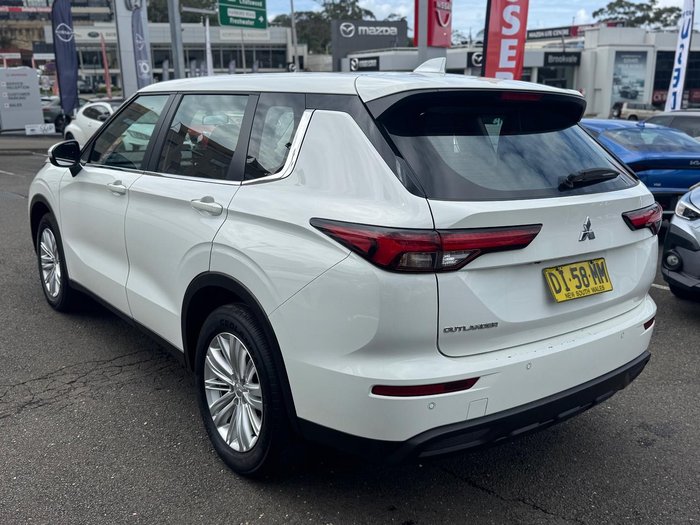 2023 Mitsubishi Outlander ES
