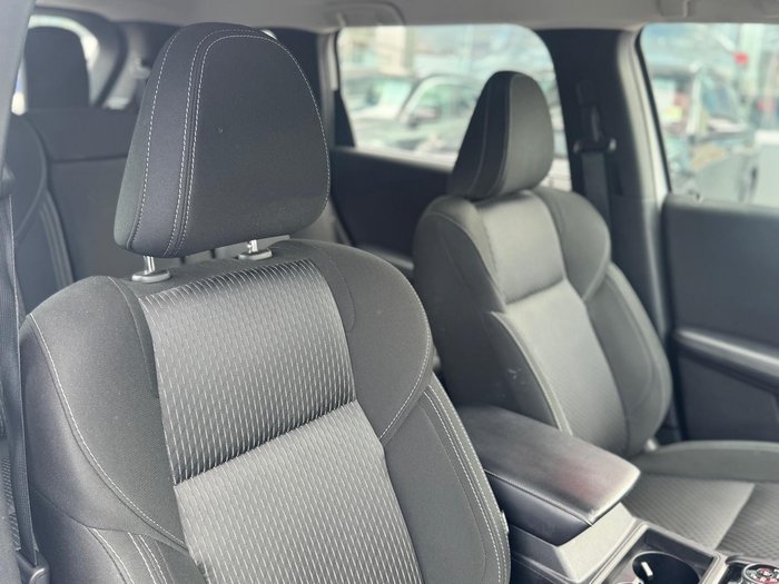 2023 Mitsubishi Outlander ES