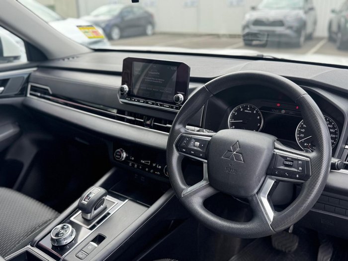 2023 Mitsubishi Outlander ES