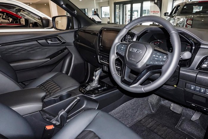 2025 Isuzu D-MAX BLADE