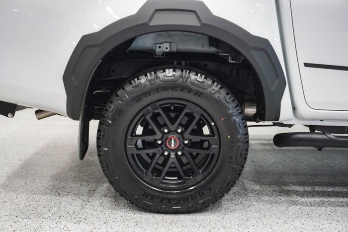 2025 Isuzu D-MAX BLADE