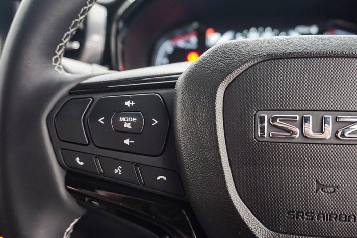 2025 Isuzu D-MAX BLADE