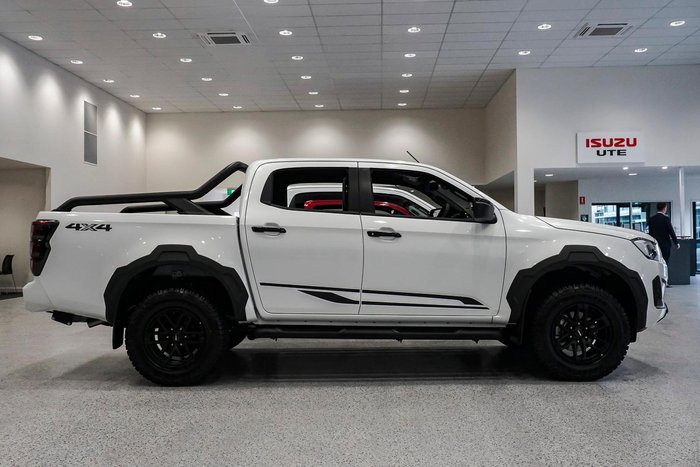 2025 Isuzu D-MAX BLADE