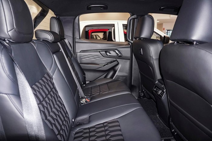 2025 Isuzu D-MAX BLADE