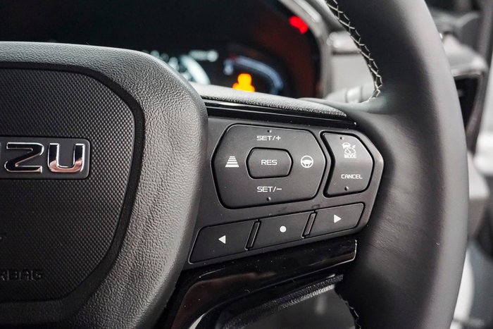 2025 Isuzu D-MAX BLADE