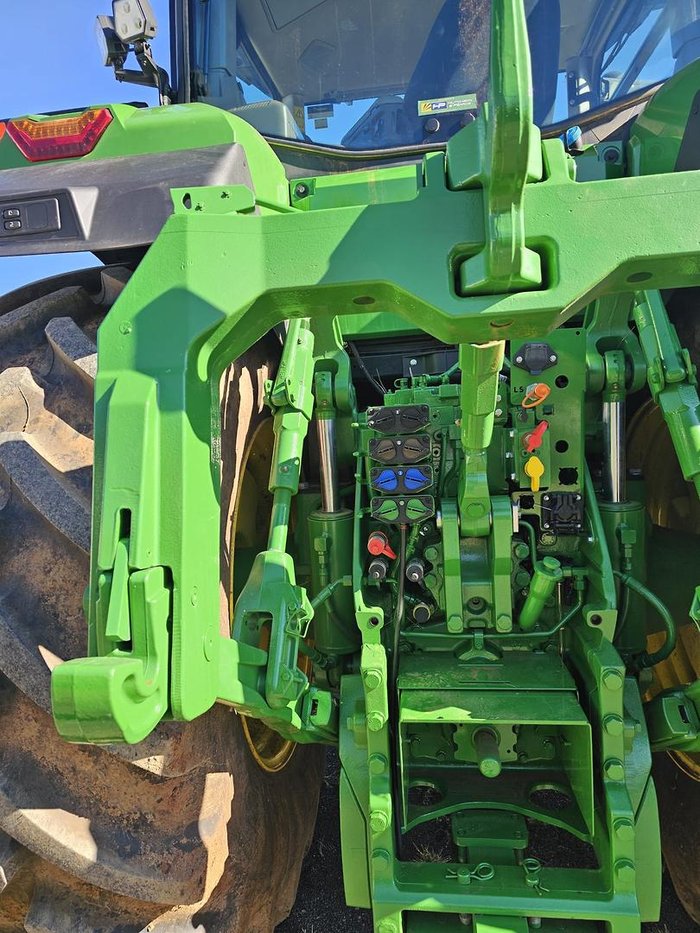 2023 John Deere 8R 310