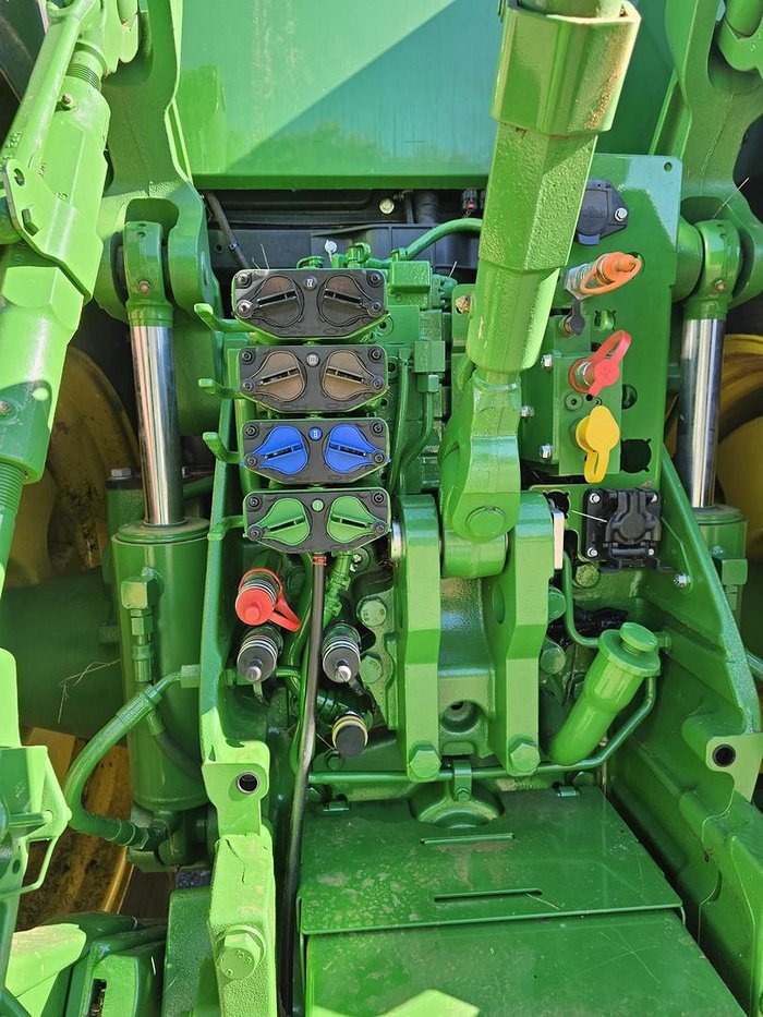 2023 John Deere 8R 310
