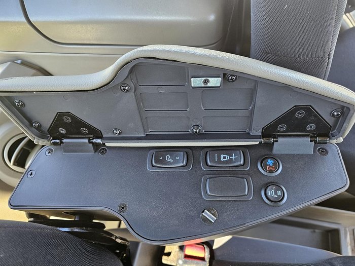 2023 John Deere 8R 310