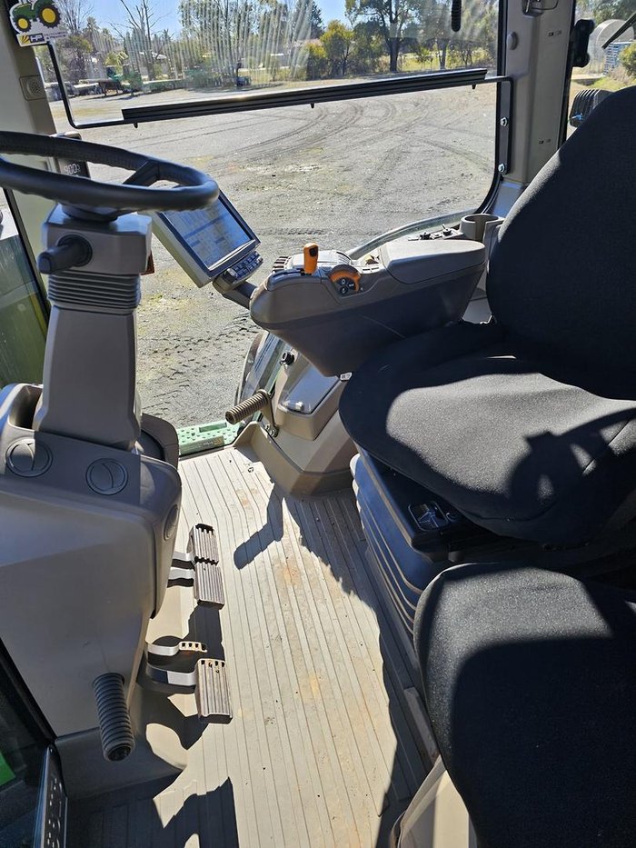 2023 John Deere 8R 310