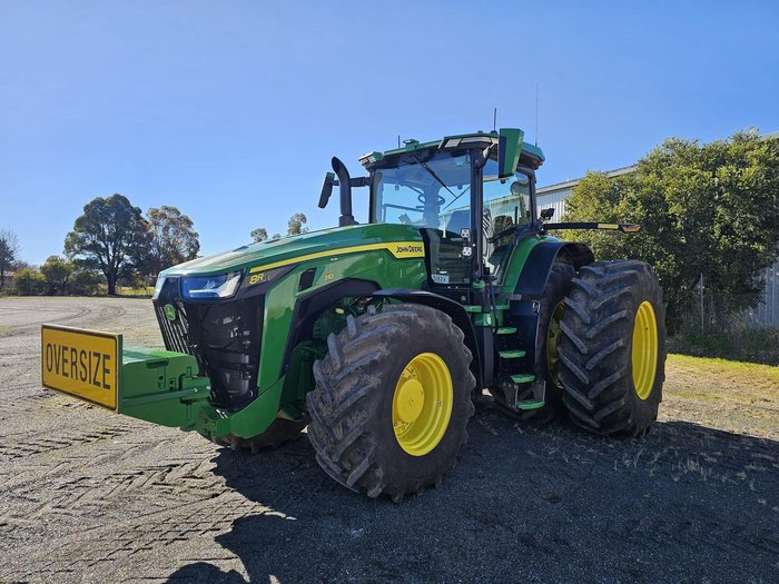 2023 John Deere 8R 310