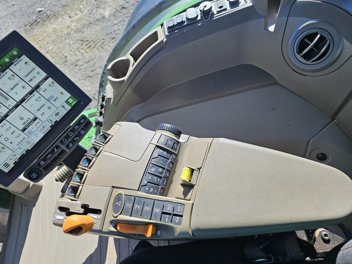 2023 John Deere 8R 310