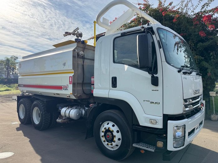 2017 Isuzu F Series
