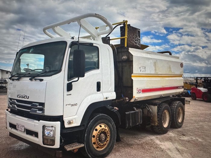 2017 Isuzu F Series FVZ260-300 WHITE