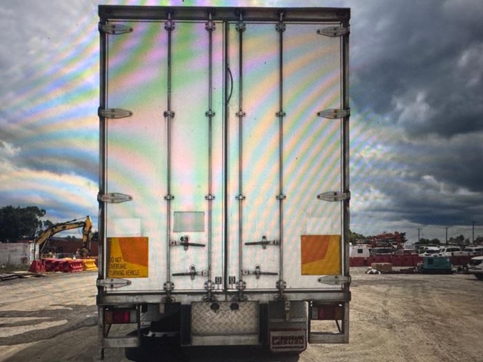 2017 Isuzu F Series FVL240-300 WHITE