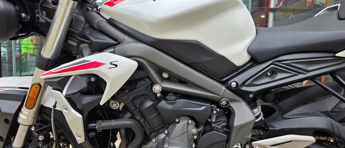 2021 Triumph STREET TRIPLE S 660 LAMS WHITE