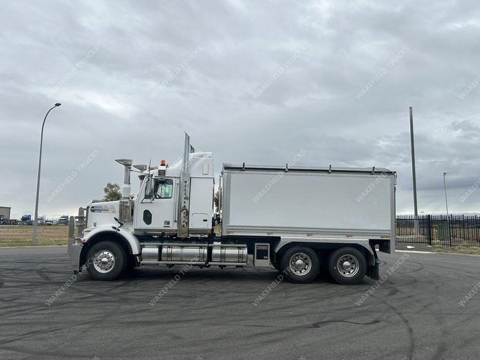 2021 Western Star 4800 Series 4800 FXB White