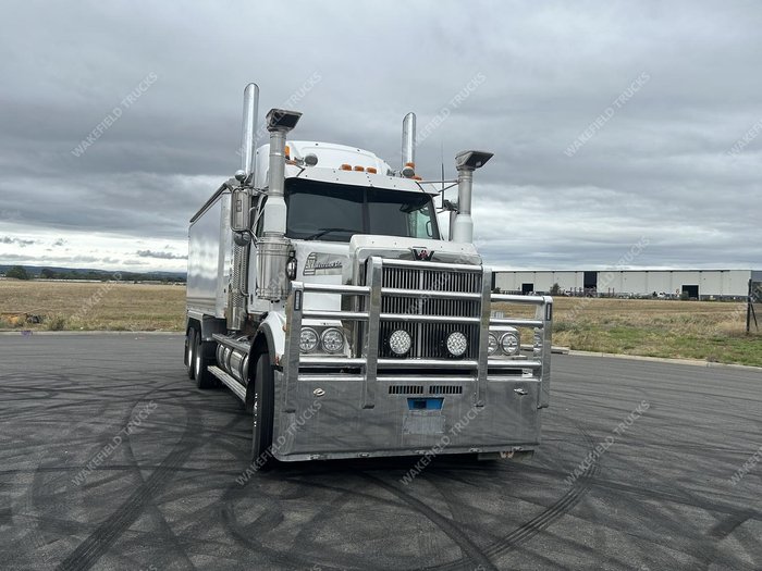 2021 Western Star 4800 Series 4800 FXB White