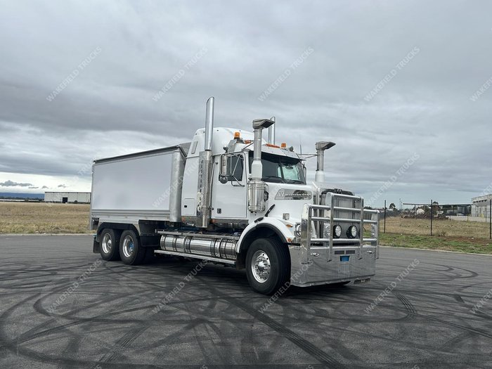2021 Western Star 4800 Series 4800 FXB White