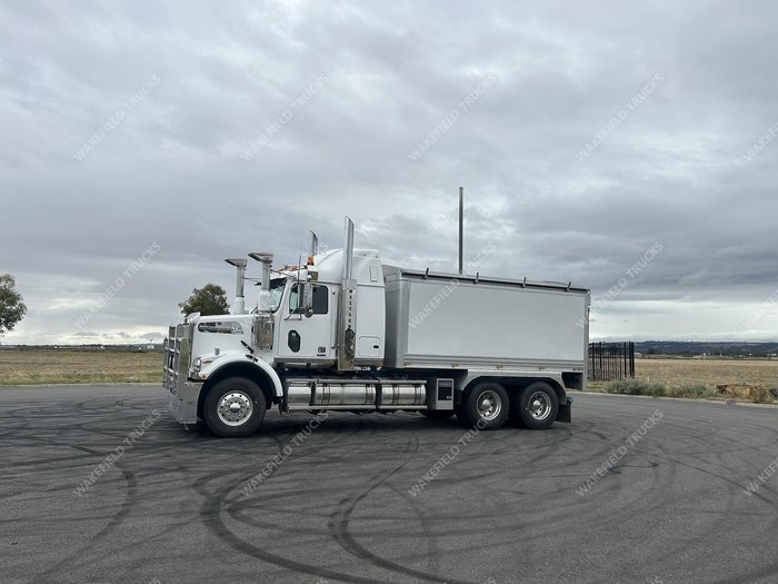 2021 Western Star 4800 Series 4800 FXB White