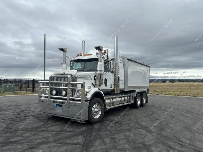 2021 Western Star 4800 Series 4800 FXB White