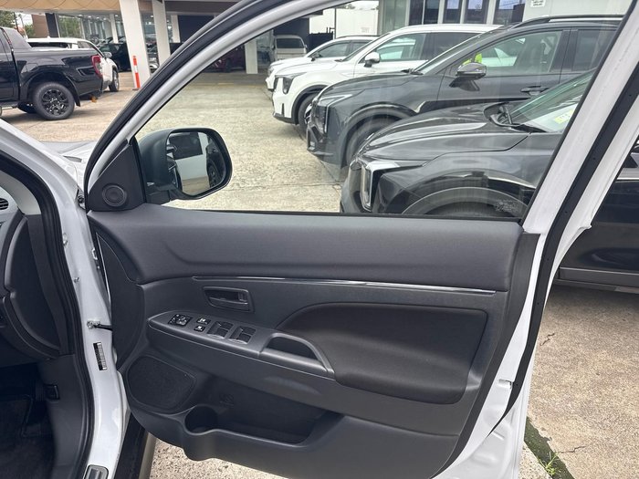 2023 Mitsubishi ASX ES