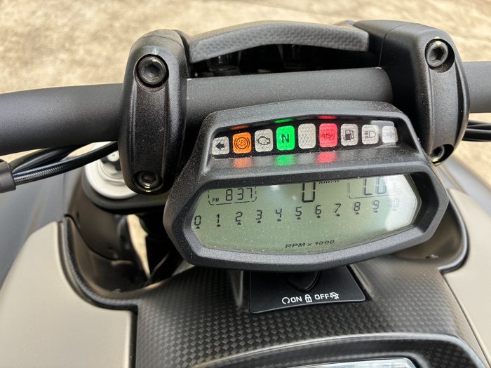 2015 DUCATI DIAVEL TITANIUM Silver