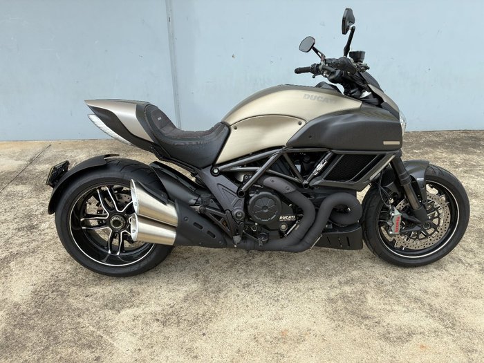 2015 DUCATI DIAVEL TITANIUM Silver