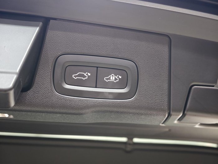 2025 Volvo XC60 Ultra B5 Bright