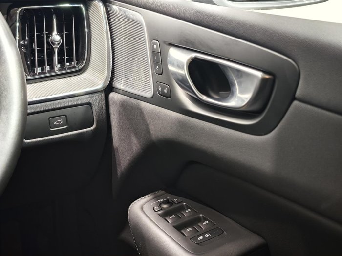 2025 Volvo XC60 Ultra B5 Bright