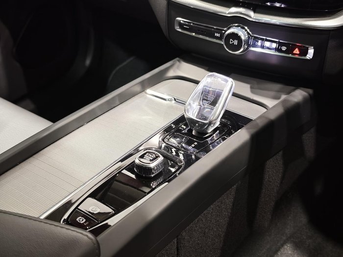 2025 Volvo XC60 Ultra B5 Bright