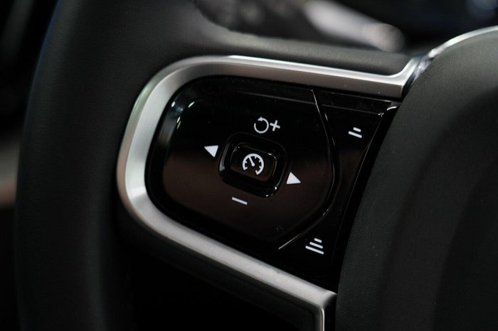 2025 Volvo XC60 Ultra B5 Bright